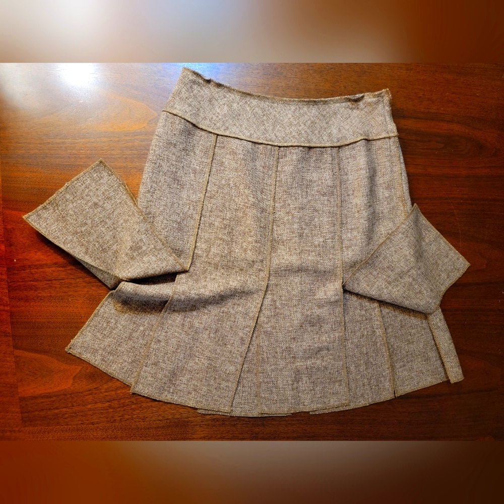 British Khaki tweed skirt with panels sz 4 but fits a sz 6